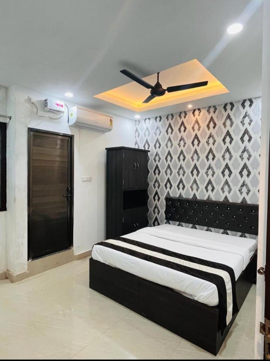 Shiv Mangalam Near Kashi Vishwanath Tample Hotel