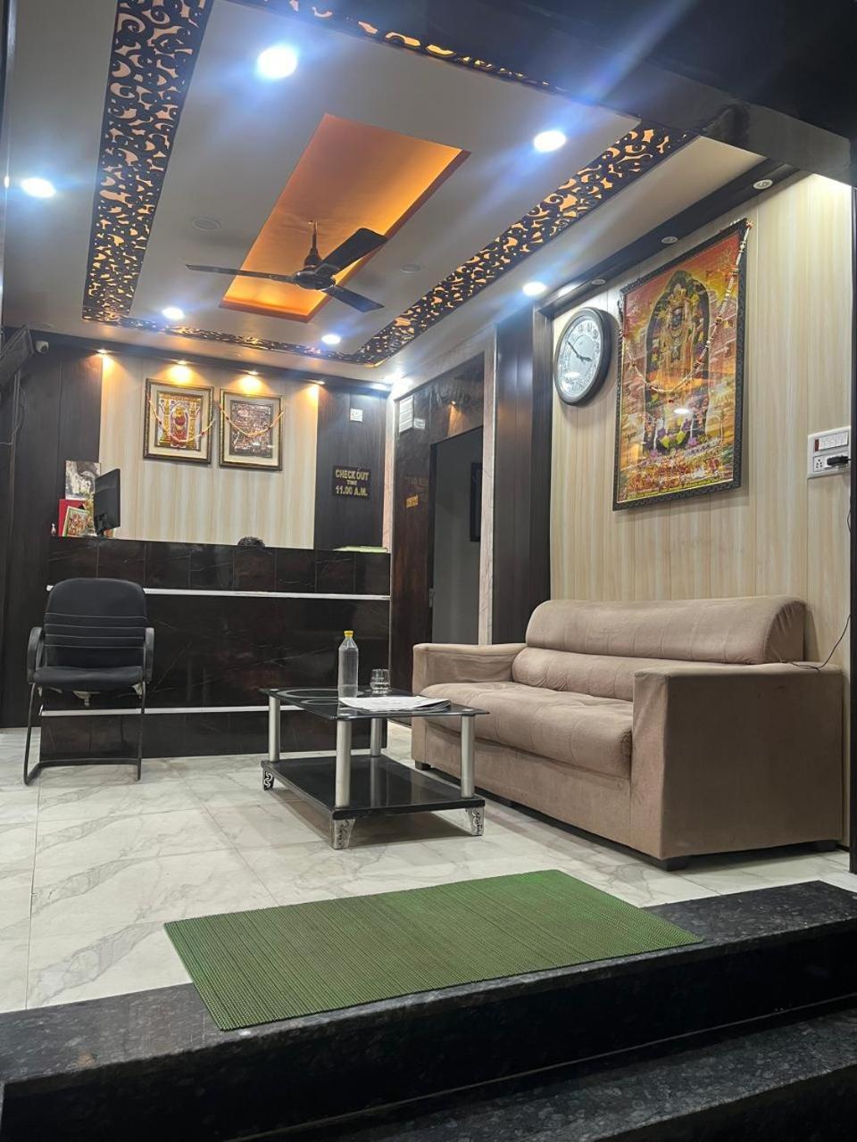 Shiv Mangalam Near Kashi Vishwanath Tample 2*